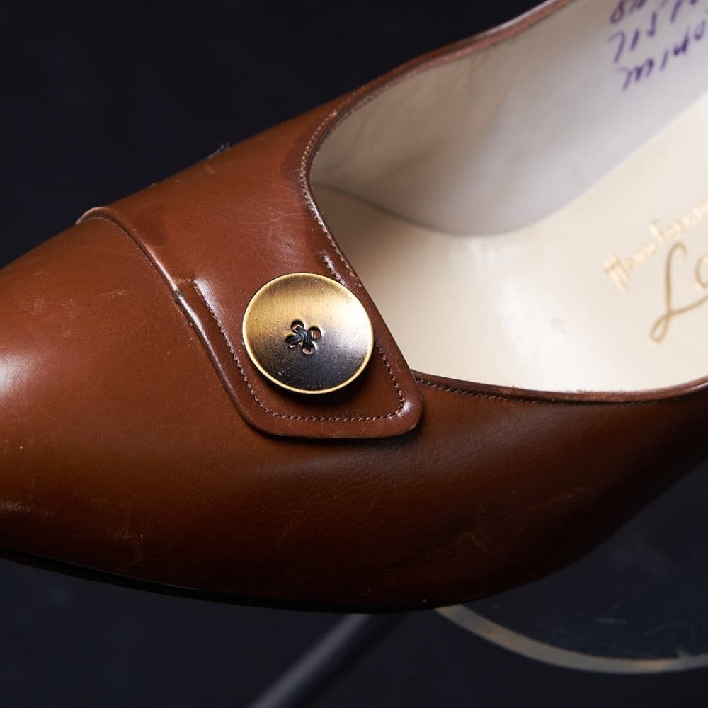 1960s Brown Patent Leather Button Pumps Heels Shoes